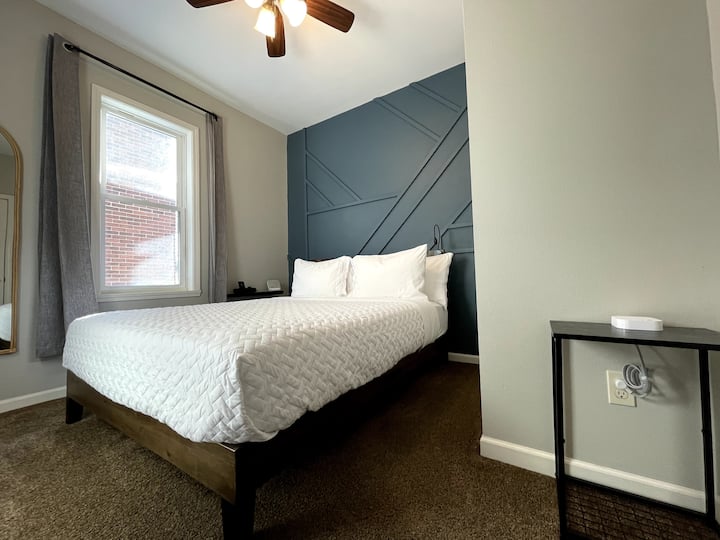 Sla je rug op en gebruik van de bagagerekken en kleerhangers in de slaapkamerkasten