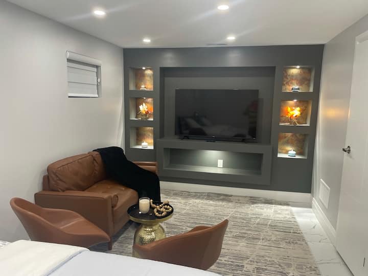Two Beds And Free Parking Brand New Unit - Oakville