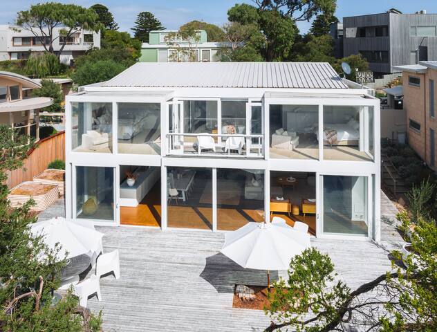 The Cove Beach Front Luxury House gallery image 5