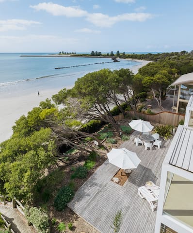 The Cove Beach Front Luxury House gallery image 2