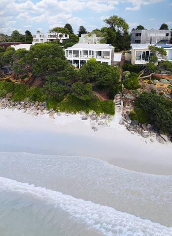 The Cove Beach Front Luxury House gallery image 3