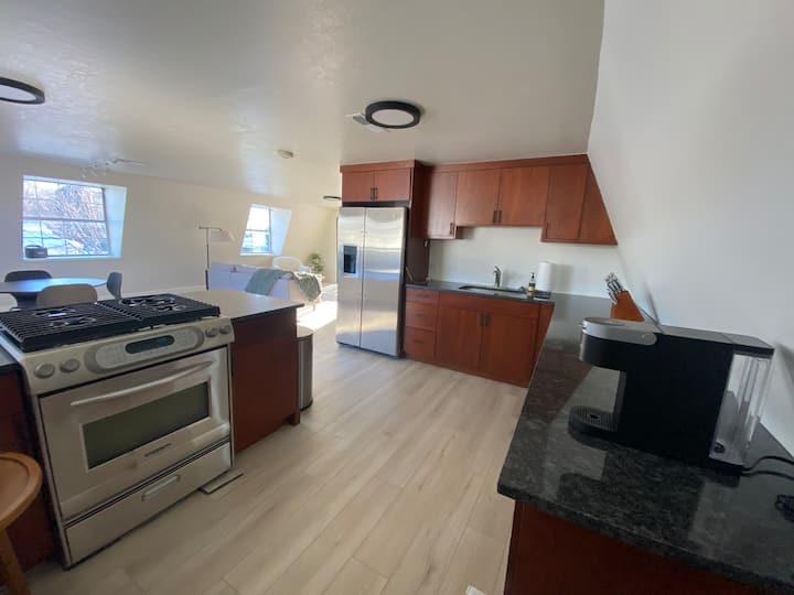 NEW! Mtn views, fully stocked oasis, 35 min to ski Houses for Rent in