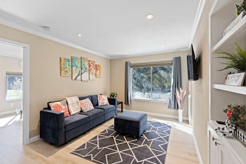Top Airbnb: Bright Townhouse w/ Pool Access in Memorial