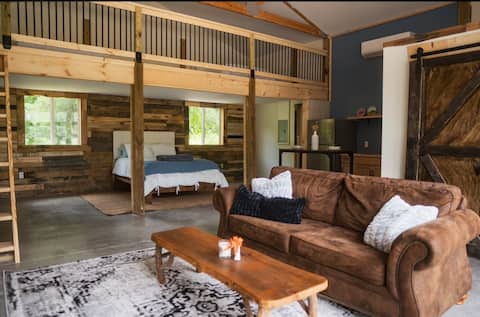 Oscar’s Barn: River Access and Hot Tub