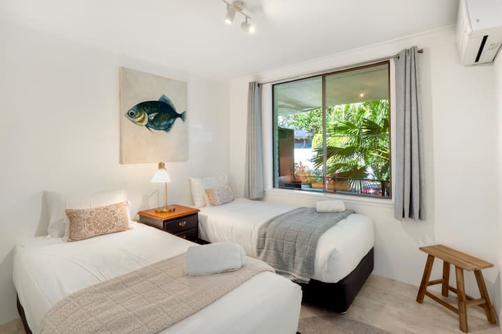 Twin or King bedroom with leafy outlook. 
(Must specify. Charges may apply)