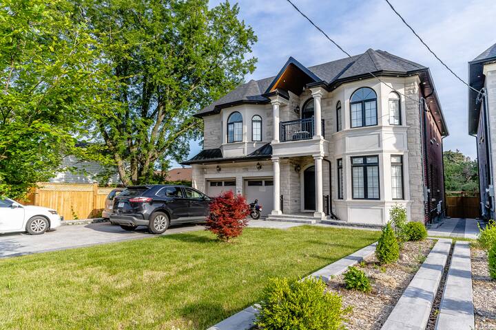 Stylish Family friendly house near Lake Ontario