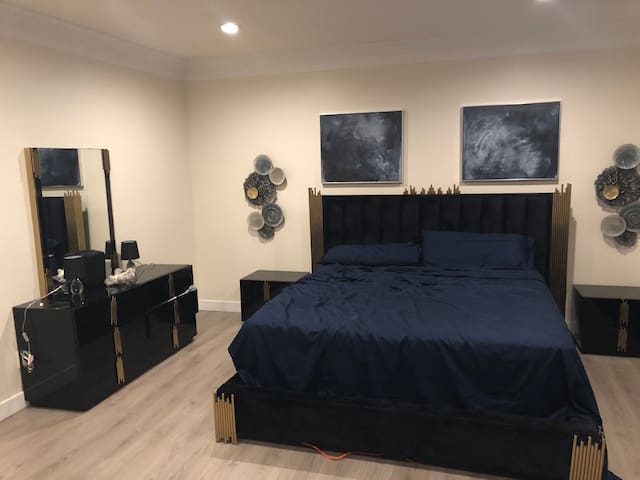 Luxury Pool Home, Magic Mountain