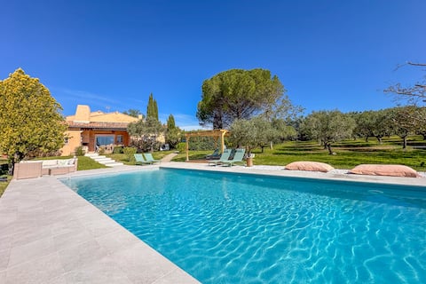 Le Mas - with large heated pool, Aups