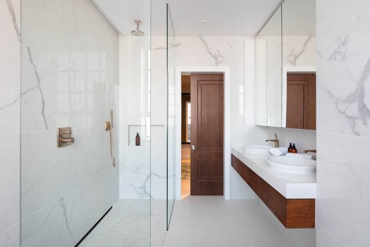 Great Peter Street – Luxury 3-Bed, 3-Bath gallery image 3