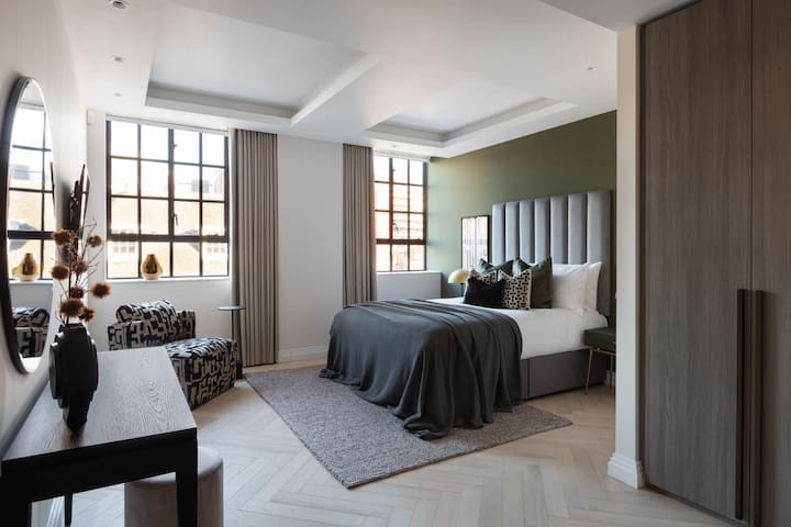 Parliament Square Apartments – Luxury 3-Bed 3 Bath