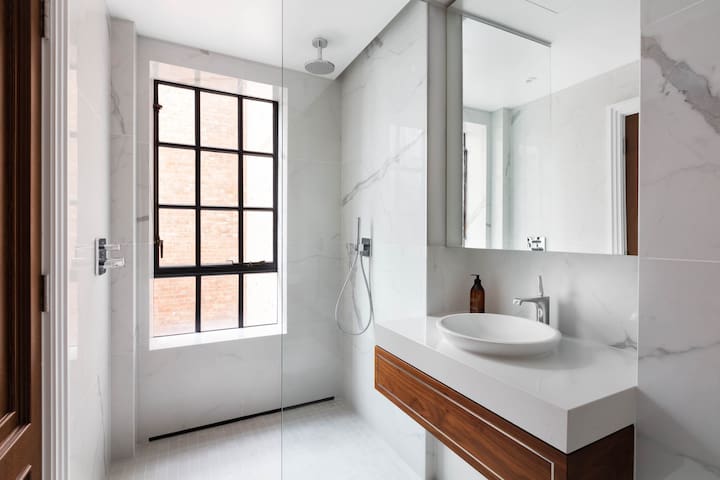 Parliament Square Apartments – Luxury 2 Bedroom gallery image 4