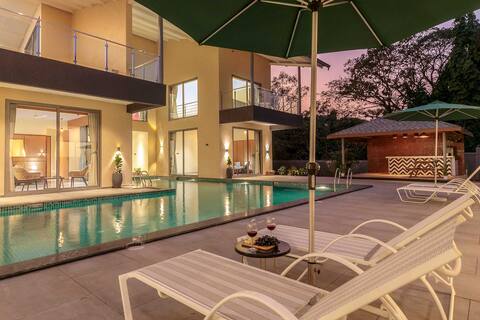StayVista at The Den w/ Pool & Lawn & Wi-Fi 3BR