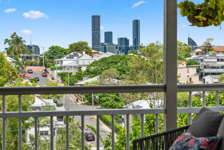 Paddo Central ~ 4Bed/2Bath/1Car/CBD Views ~ House gallery image 5