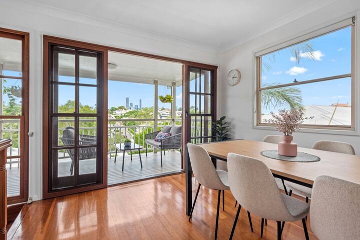 Paddo Central ~ 4Bed/2Bath/1Car/CBD Views ~ House gallery image 3