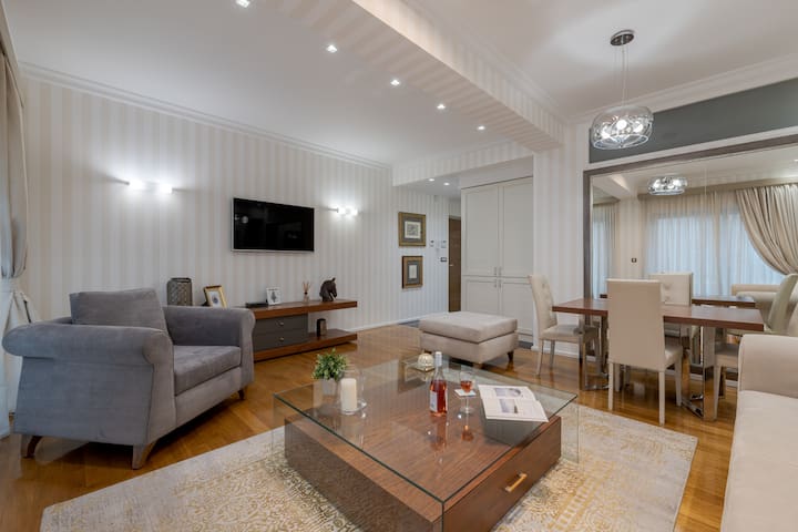 Zeus – Luxenia Suites