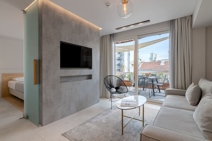 Aphrodite – Luxenia Suites