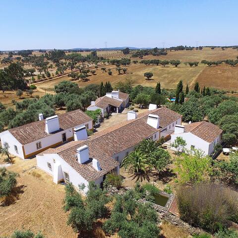 Entire estate rental "Monte Papa Toucinho"