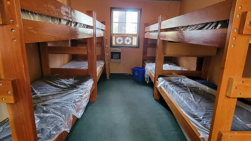 Wrightwood Cabin Facility for large retreat groups gallery image 3