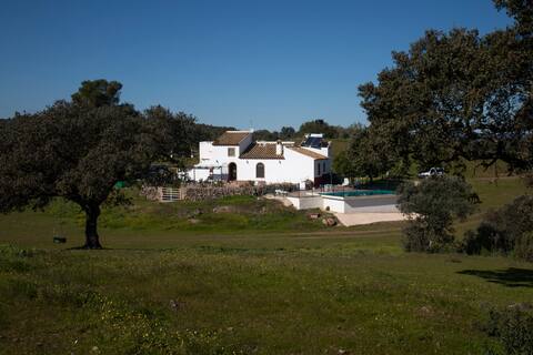 Rural House-Cortijo in Dehesa Sierra León