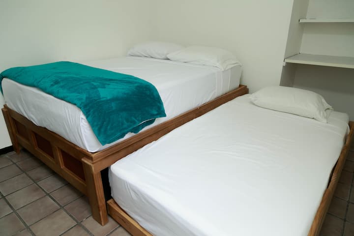 Kangaroo bed, i.e. double bed and single bed downstairs; blankets, towels, closet and minisplit (Cold and hot)