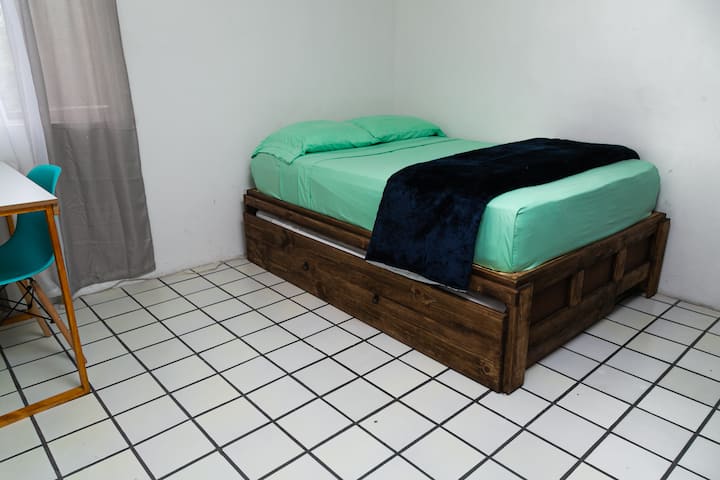 Kangaroo bed, i.e. double bed and single bed downstairs; blankets, towels, closet and minisplit (Cold and hot)