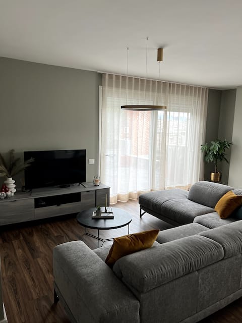 Popular Airbnb listing: Luxury Apartment with Terrace in Njësia Bashkiake Nr. 7