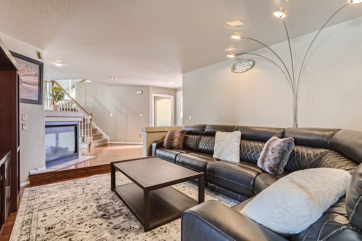 Infinity Hosting By Peruth - Denver, CO