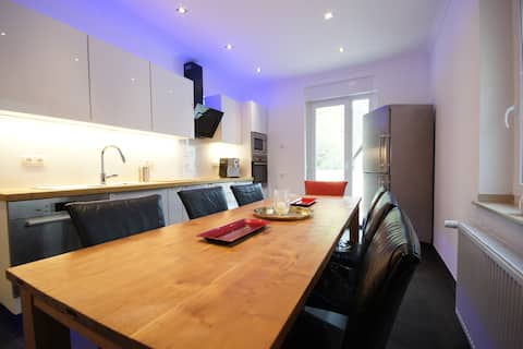 Exclusive house up to 12 pers. in central location