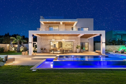 VillaLogari heated pool/jacuzzi/breakfast basket