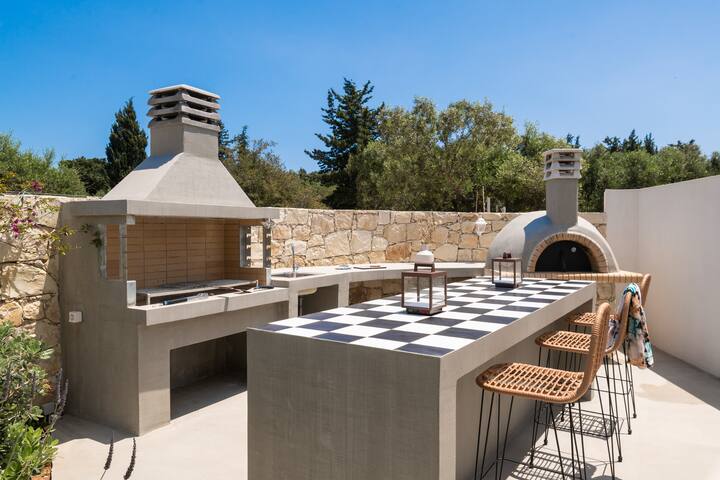 VillaLogari heated pool/jacuzzi/breakfast basket gallery image 4