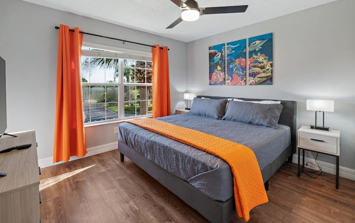 Nemo king bedroom