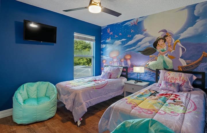 Aladdin/Princess with 2 twin beds