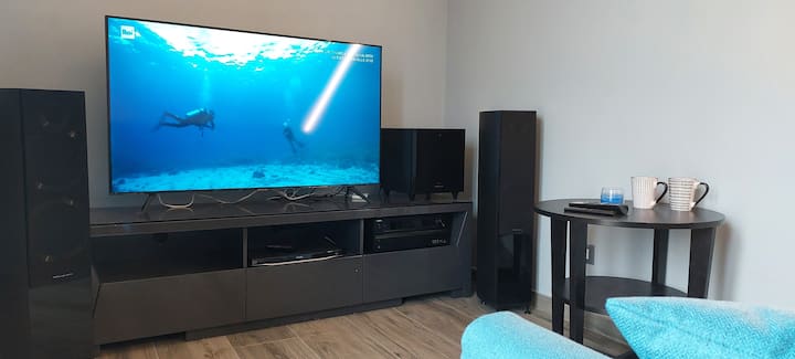 تلفزيون 56بوصة مع مسرح منزلي ونظام hi - fi