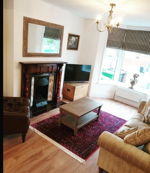 Popular Airbnb listing: Dora Cottage in Formby