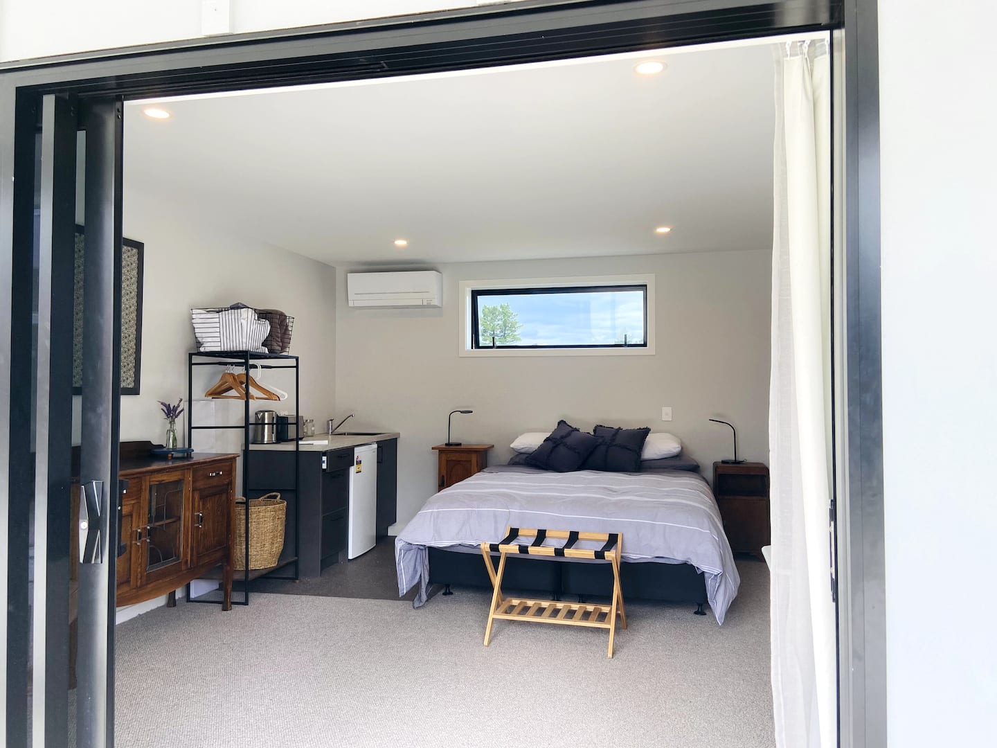 Spacious Studio Unit 1 In Clyde 1