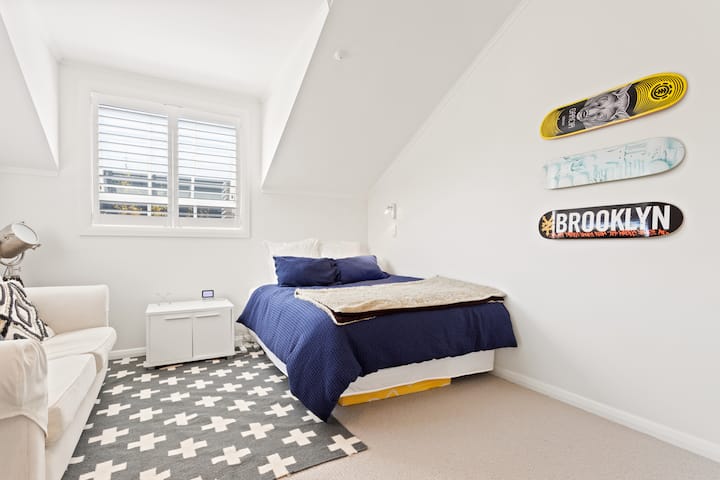 Надстройка на спалня 1 с малко двойно легло.