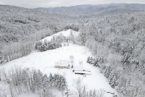 Farmhouse w/ views close to skiing  sauna EV CHRGR