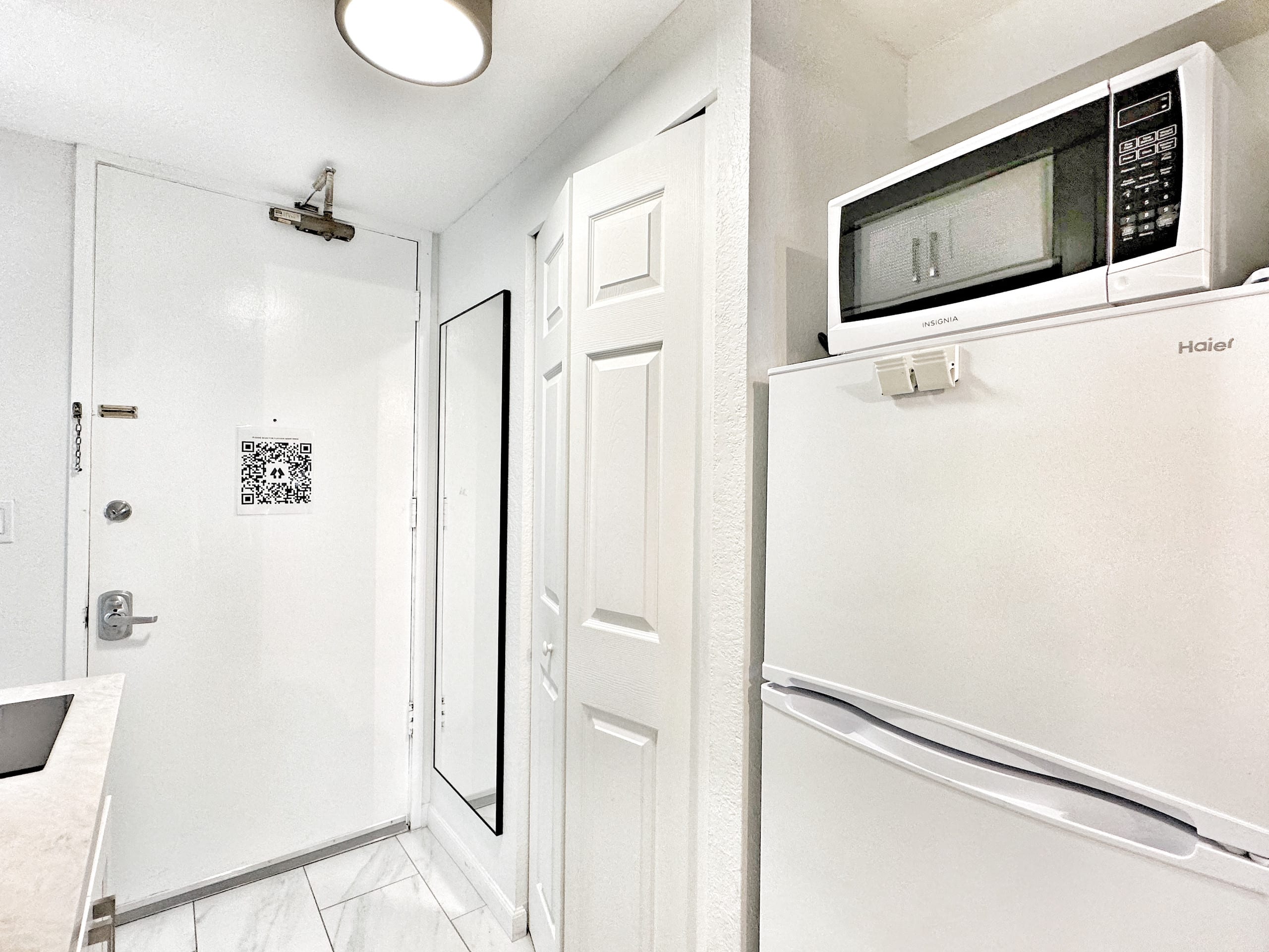 Boutique Studio w/City & Canal Views in Waikiki! - Image 14