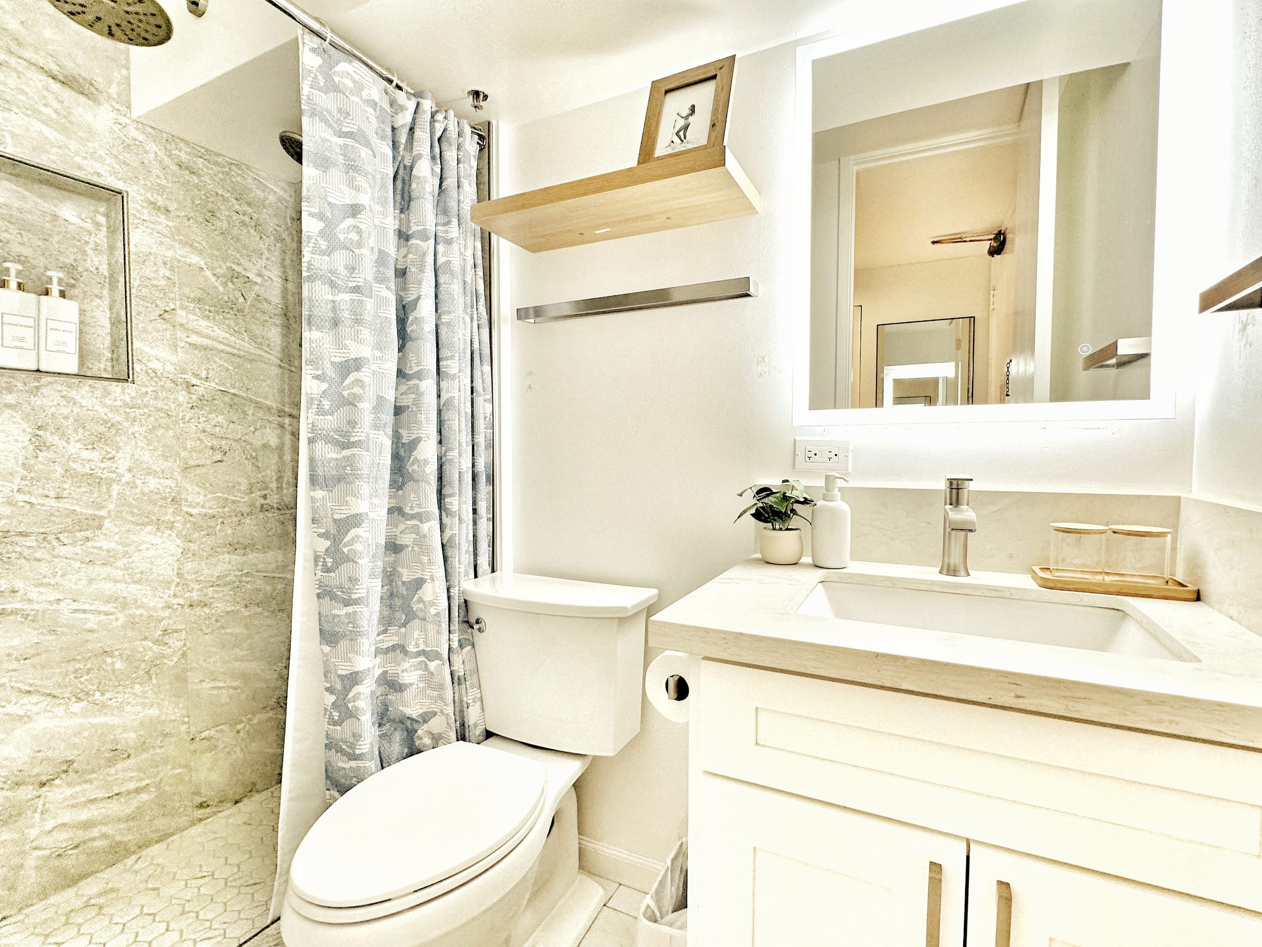 Boutique Studio w/City & Canal Views in Waikiki! - Image 11