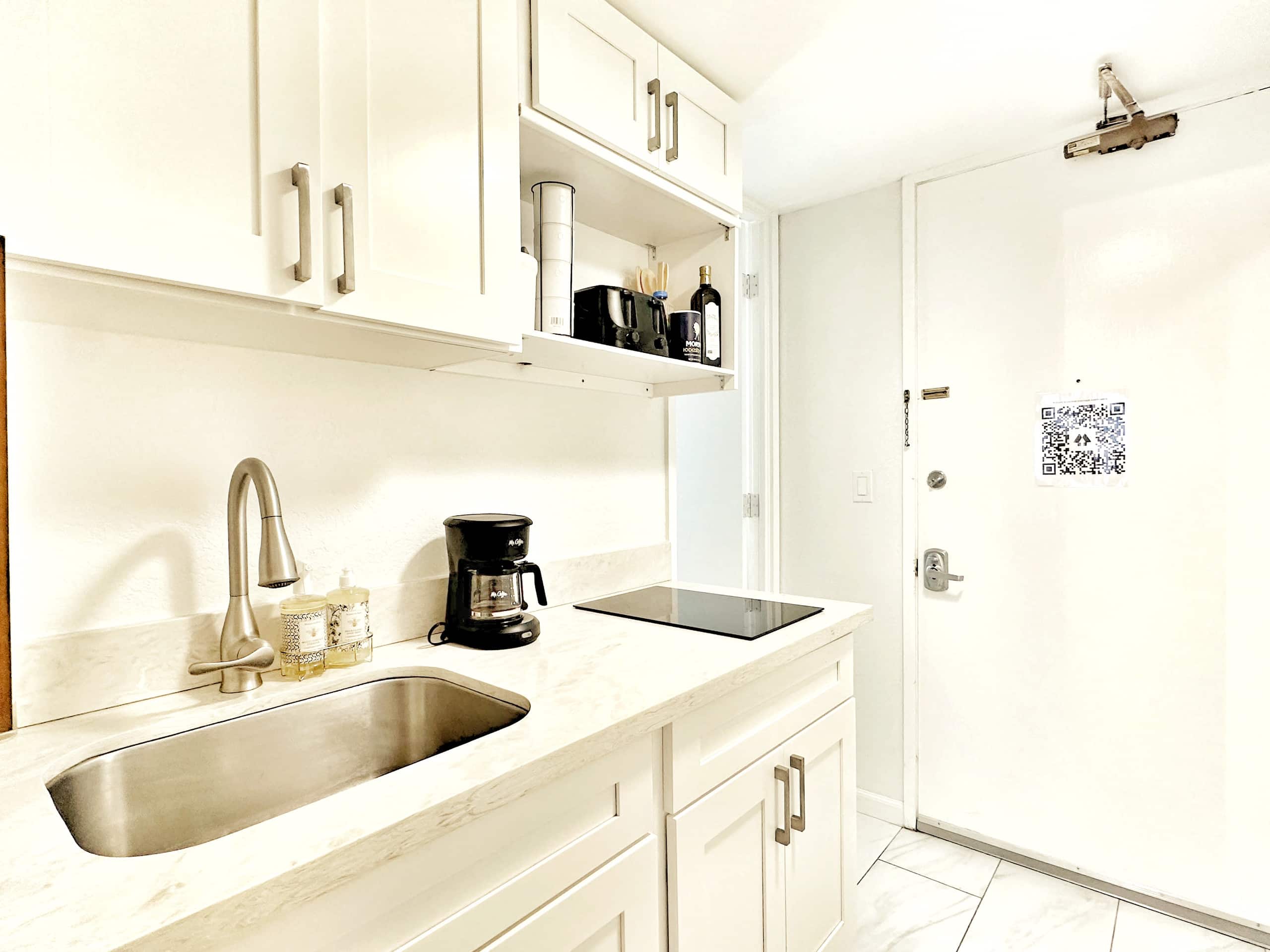 Boutique Studio w/City & Canal Views in Waikiki! - Image 13