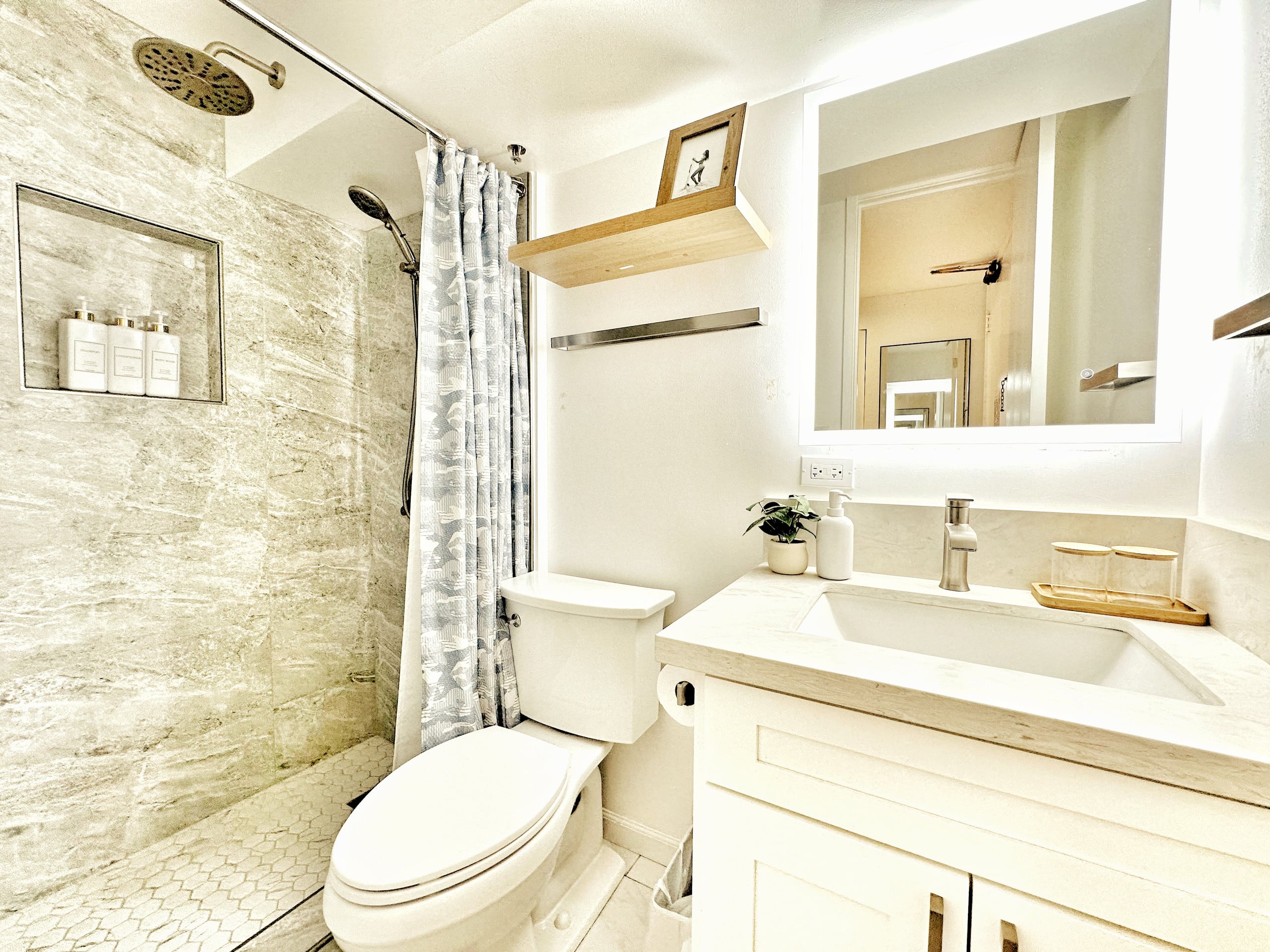 Boutique Studio w/City & Canal Views in Waikiki! - Image 12