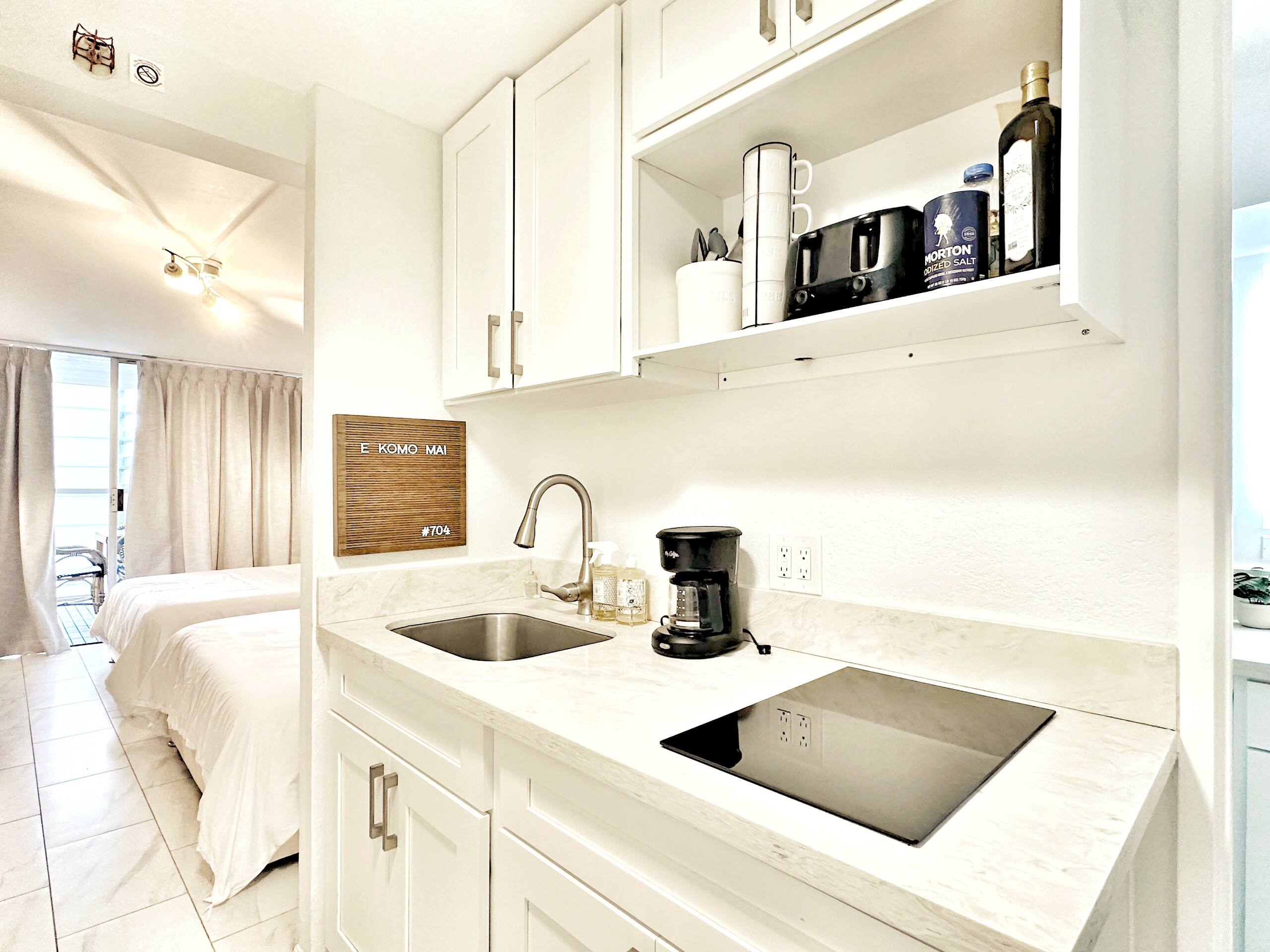 Boutique Studio w/City & Canal Views in Waikiki! - Image 10