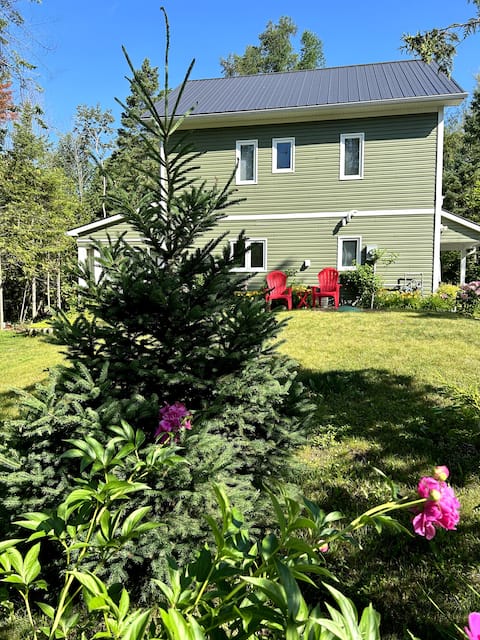 Creekside Getaway - Large 5 Bedroom - Gobles Grove
