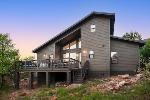 Trendy Pines Lodge