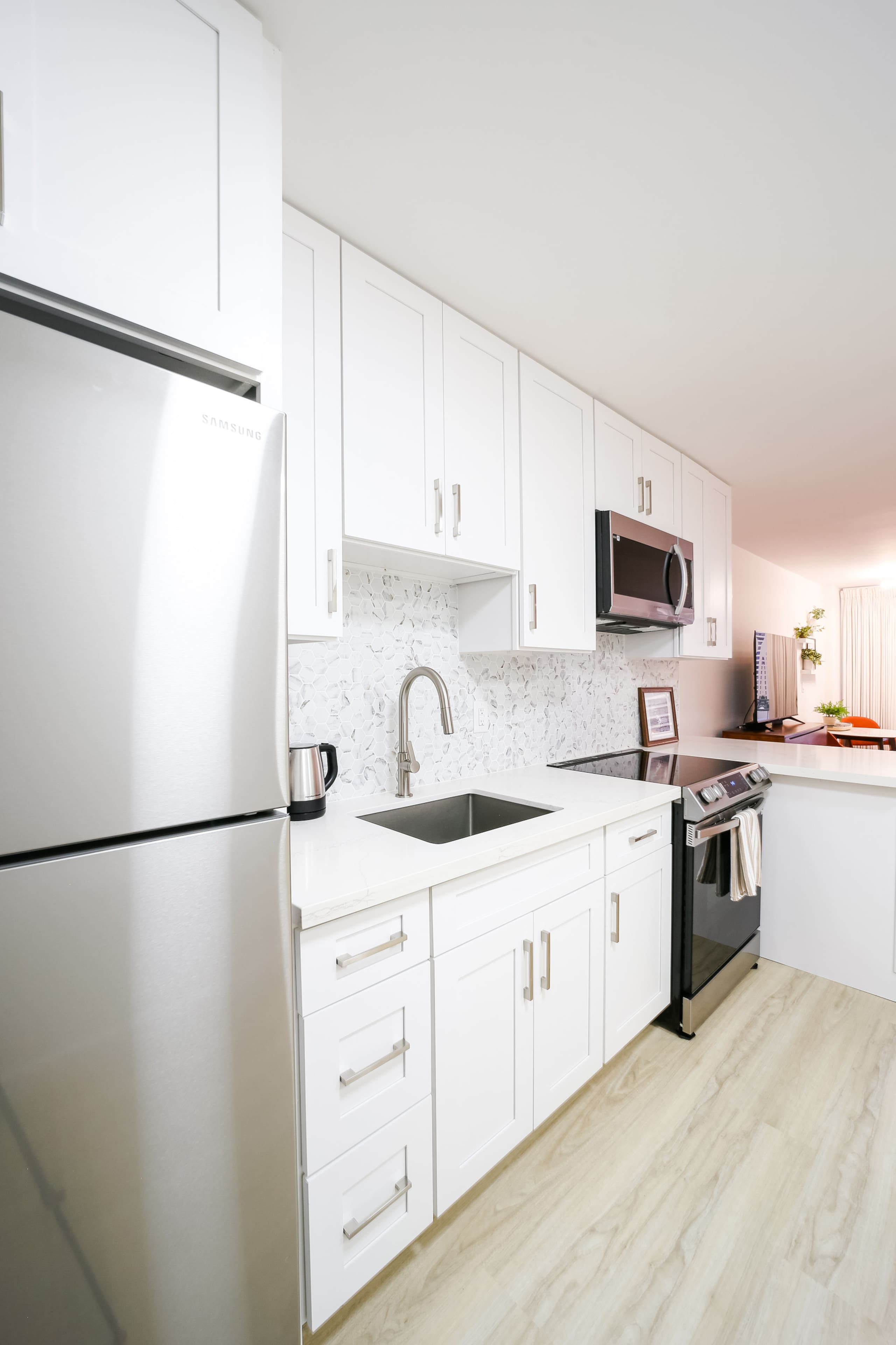 0989 –Ilikai Marina Studio-Mountain View by Beach - Image 3