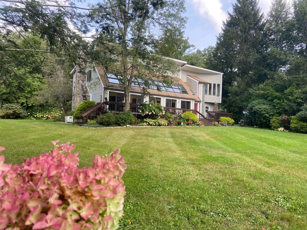 Four Seasons on Lake Lashaway (Peaceful Getaway!) Houses for Rent in