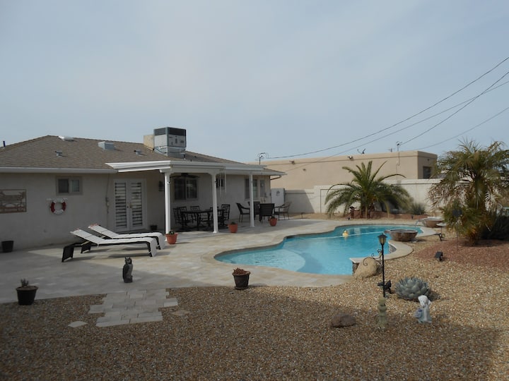 Now Snowbirds to our Cozy Pool Home! Vacation homes for