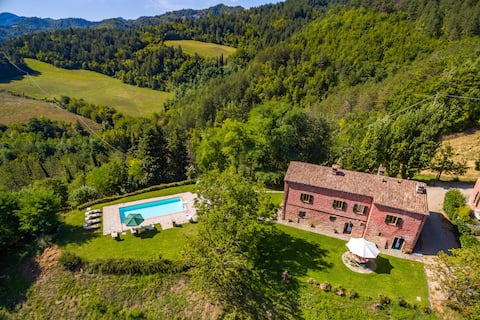 Rural Tuscany | Panoramic apartment with pool