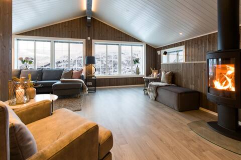 Large Cabin with Jacuzzi