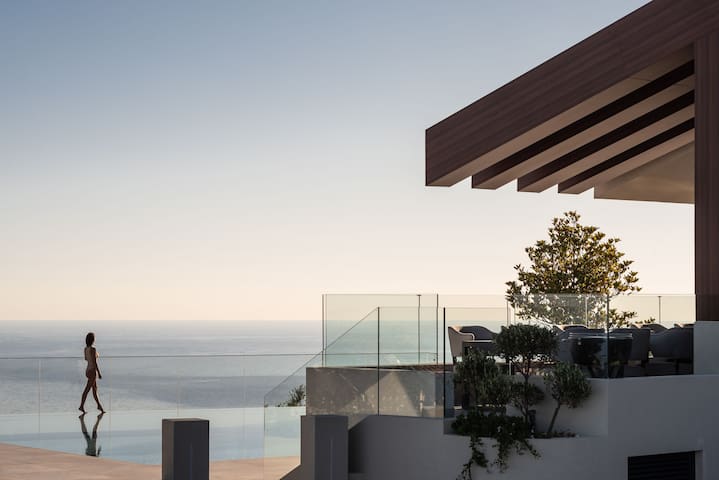 Amphi Residence – The Essence of Summer by etouri